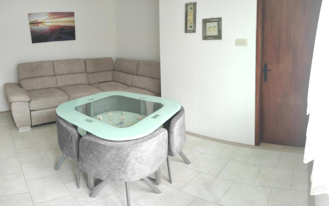 Apartmani Mille Starigrad Paklenica Exterior photo
