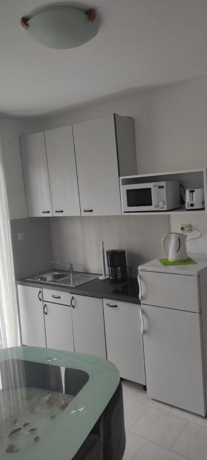 Apartmani Mille Starigrad Paklenica Exterior photo